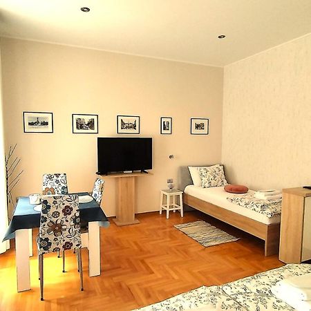 Lavender - City Room With Free Parking Pula Ngoại thất bức ảnh