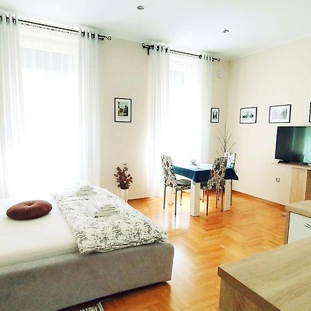 Lavender - City Room With Free Parking Pula Ngoại thất bức ảnh