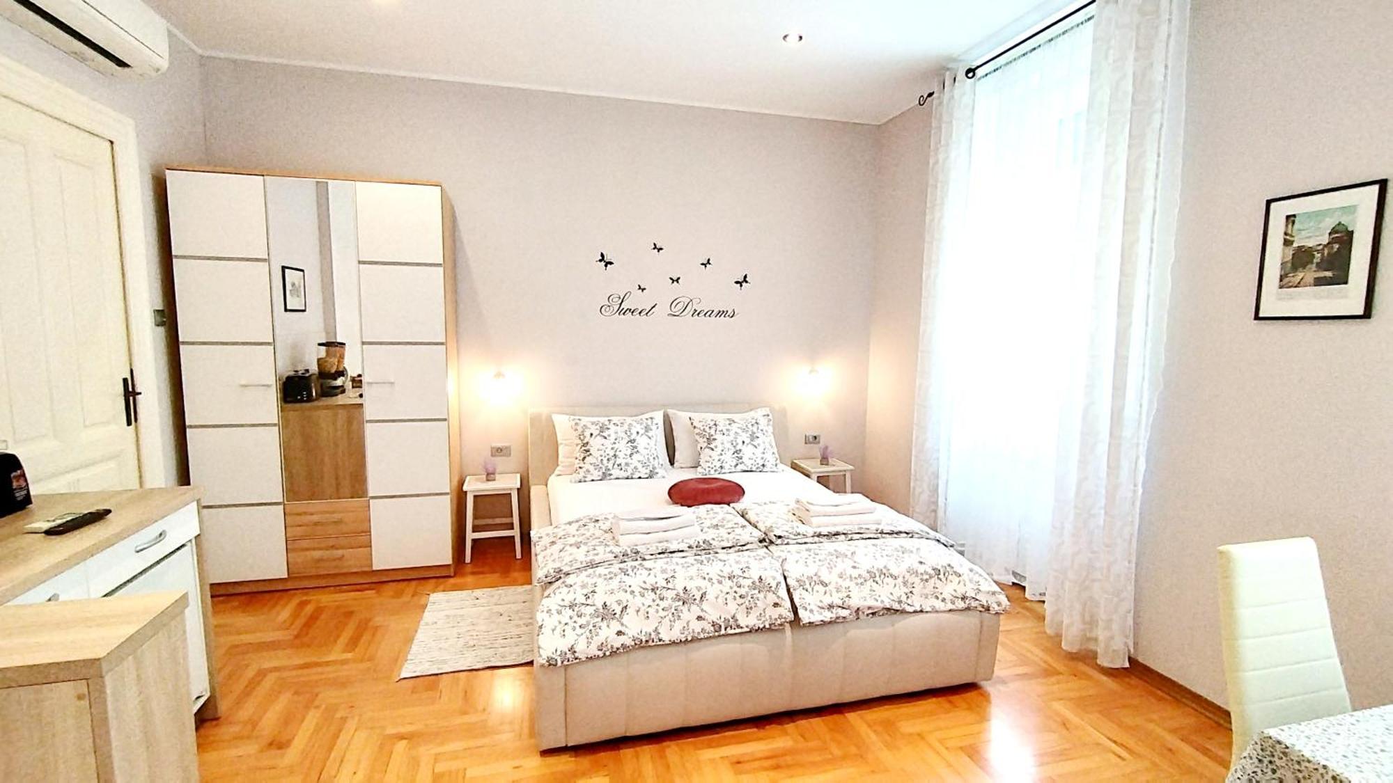 Lavender - City Room With Free Parking Pula Ngoại thất bức ảnh