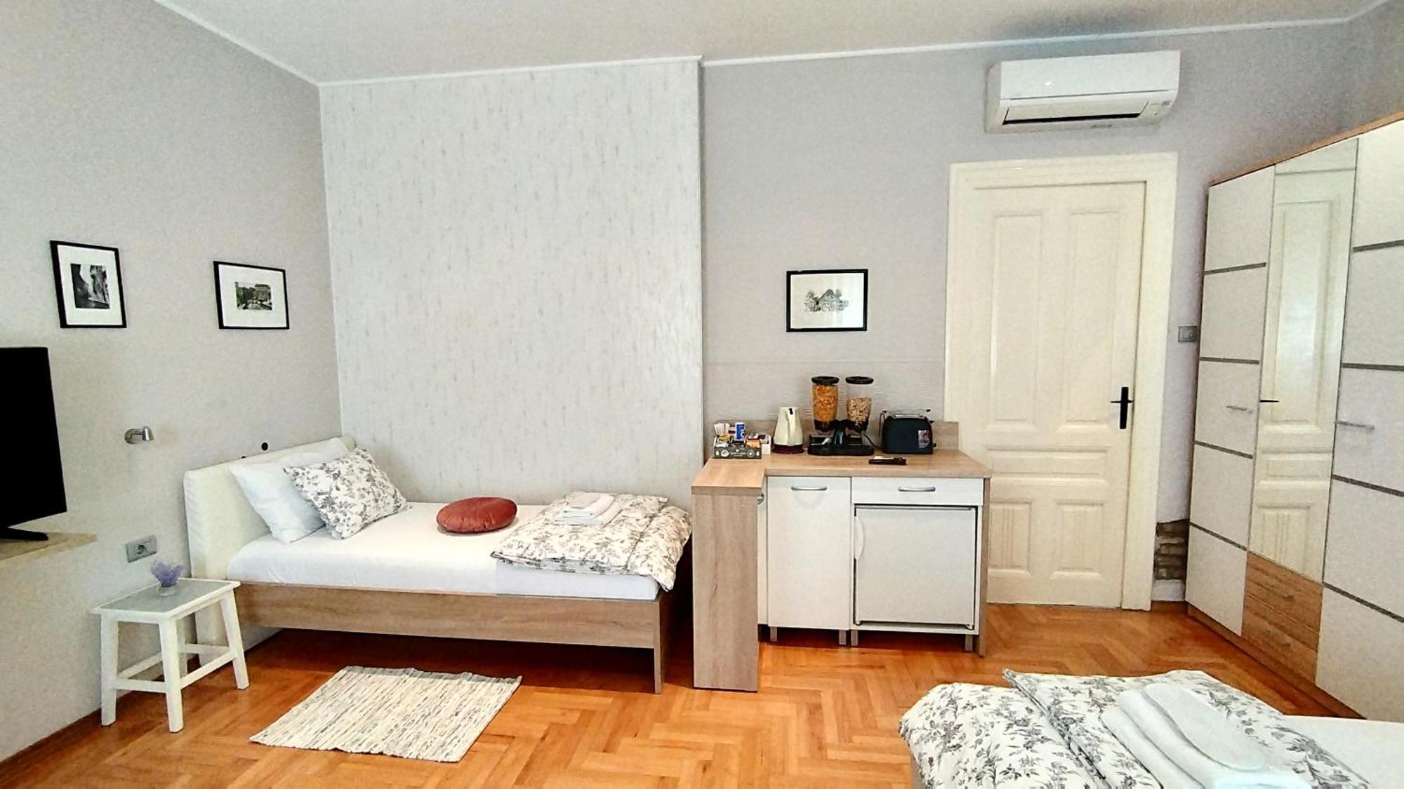 Lavender - City Room With Free Parking Pula Ngoại thất bức ảnh