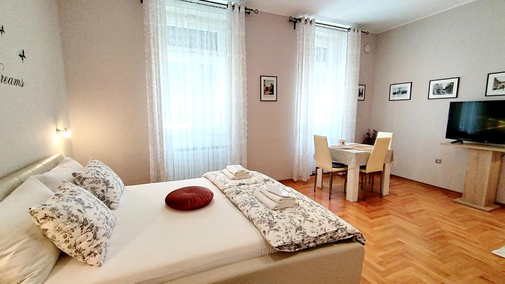 Lavender - City Room With Free Parking Pula Ngoại thất bức ảnh