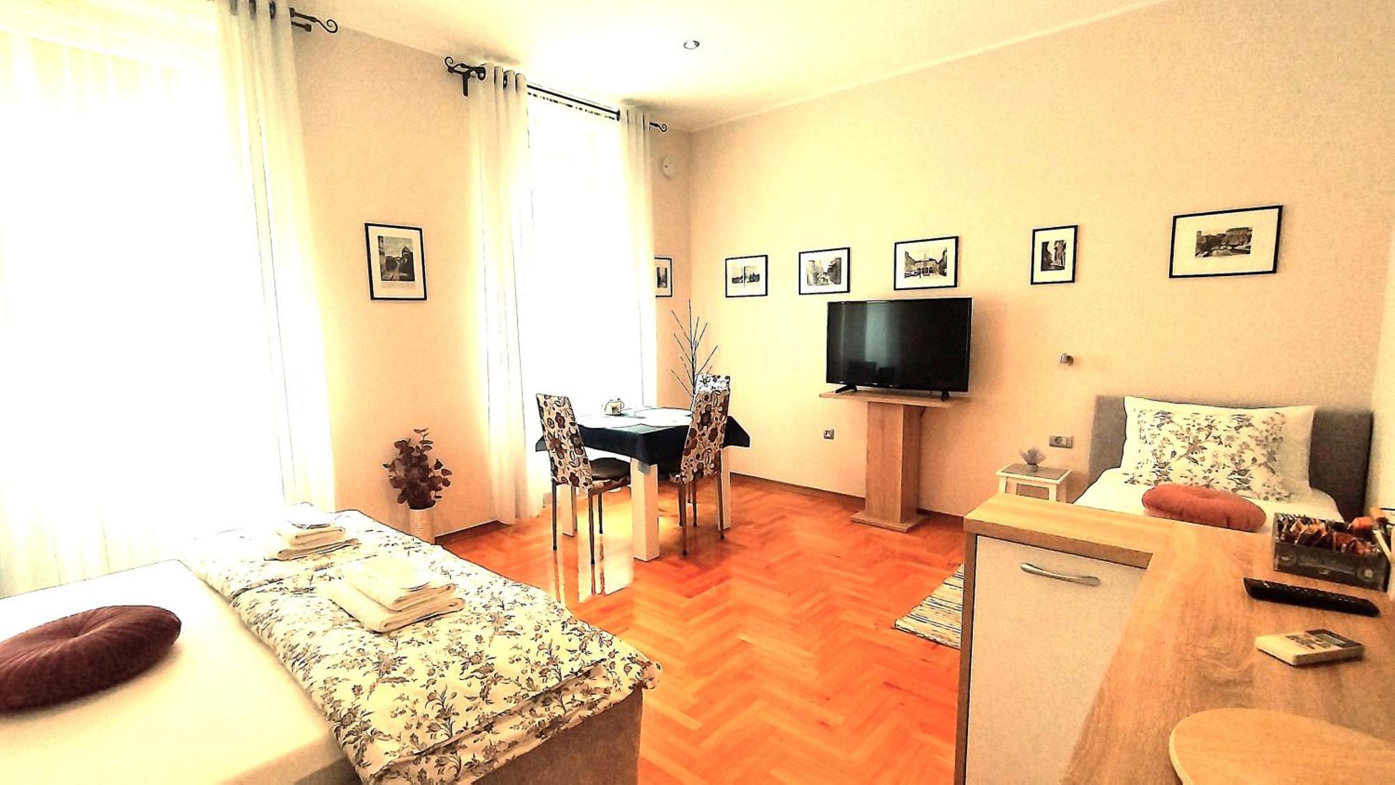 Lavender - City Room With Free Parking Pula Ngoại thất bức ảnh
