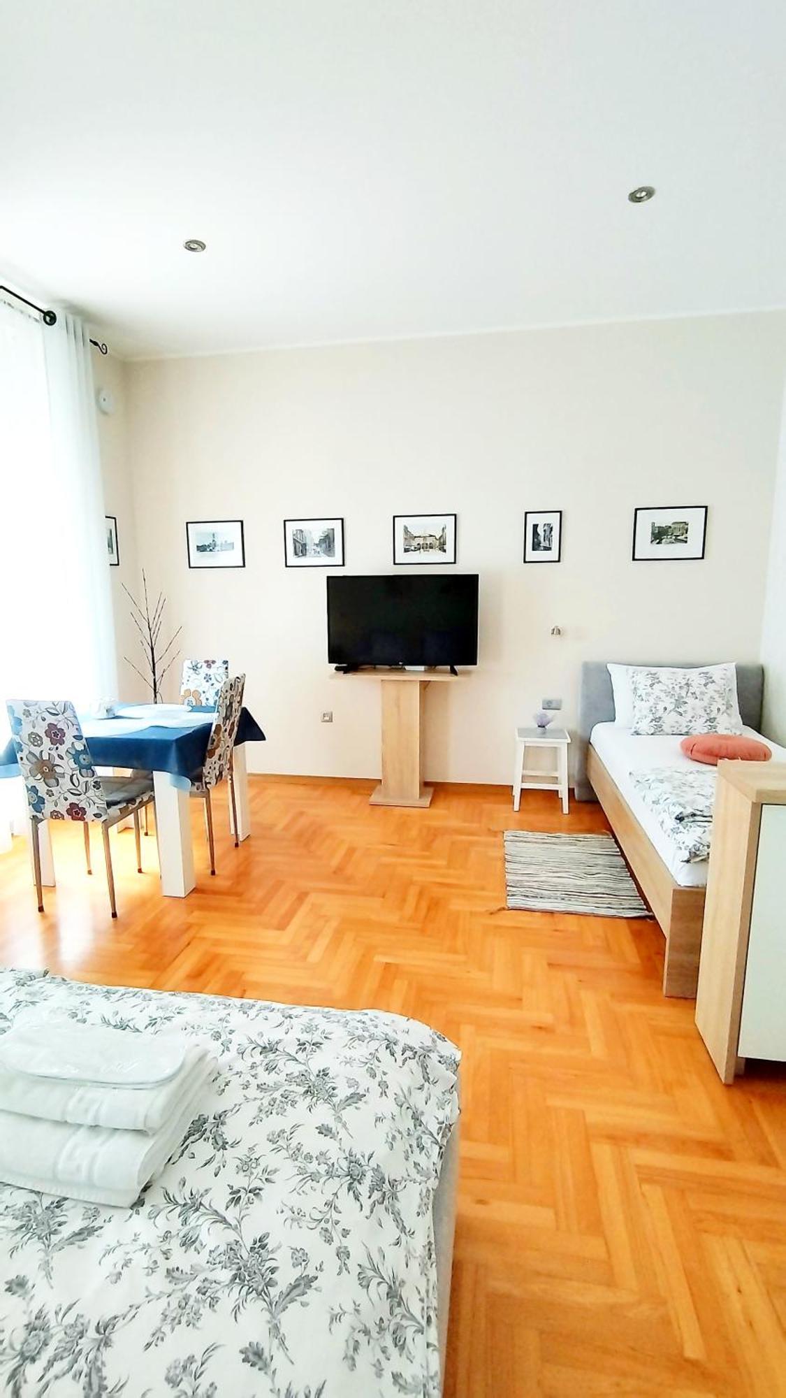 Lavender - City Room With Free Parking Pula Ngoại thất bức ảnh